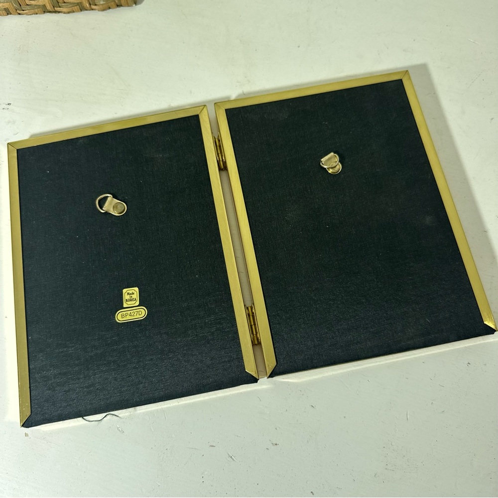 Vintage Brass Bi Fold Picture Frame | 5 x 7 - Picture 5 of 7